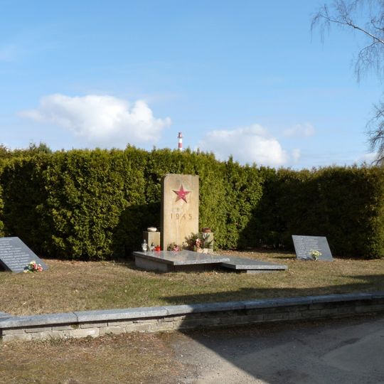 Grave and Red Army memorial