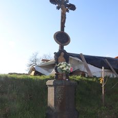 Kříž nedaleko železnice v Rácovicích