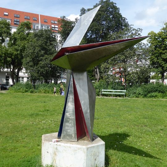 Skulptur mit Kern blau rot