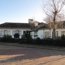 Villa in een door de Amerikaanse architect Frank Lloyd Wright beïnvloede stijl