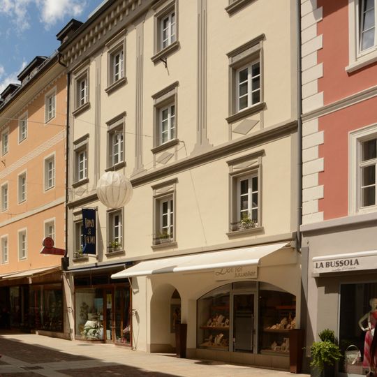 Geschäfts- und Wohngebäude Rosengasse 6
