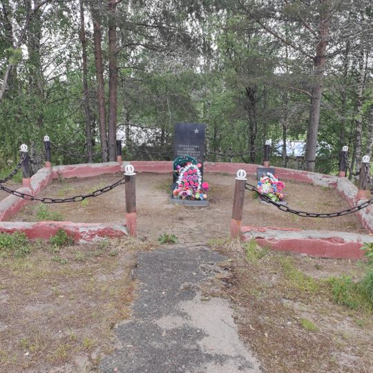 Братская могила советских воинов, погибших в годы Великой Отечественной войны, в которой захоронен капитан Землянский