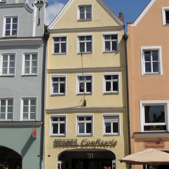 Wohn- und Geschäftshaus