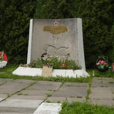 Братская могила воинов-минеров, погибших в 1944-1945 гг. при разминировании района (Дачное)