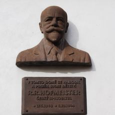 Pamětní deska spisovatele R. R. Hofmeistera v Rožmitále