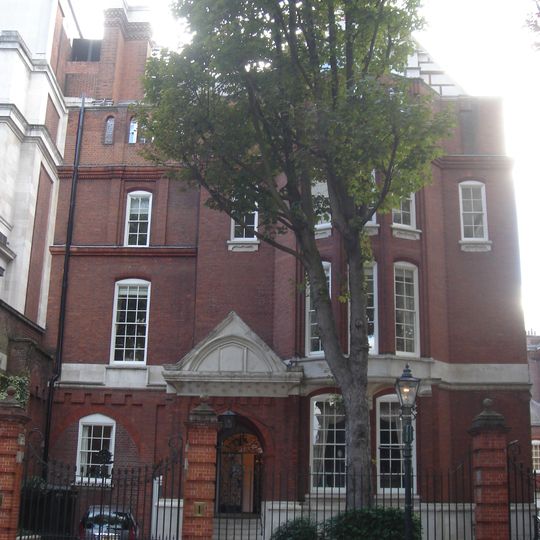 1 Palace Green