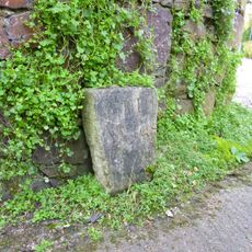 Milestone, by "The Cottage", 200m S of arch bridge and Haldon Drive to Lord Haldon Country Hotel (Kings Road)