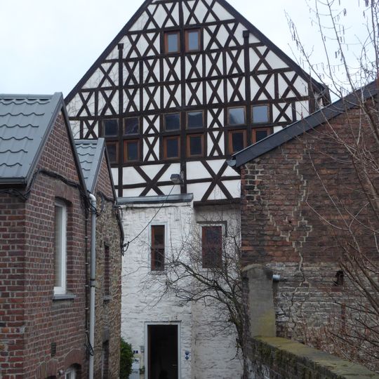Timber frame house, 6-8 Rue des Mârets