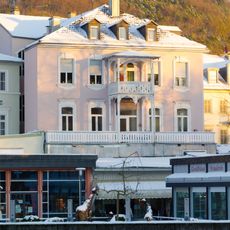 Wohn- und Geschäftshaus