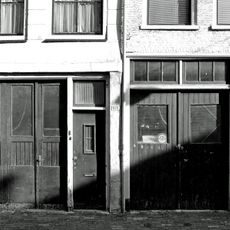 Pand met gepleisterde puntgevel