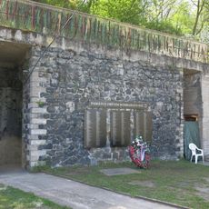 Památník obětí náletů v dubnu 1945 pod vrchem Větruše