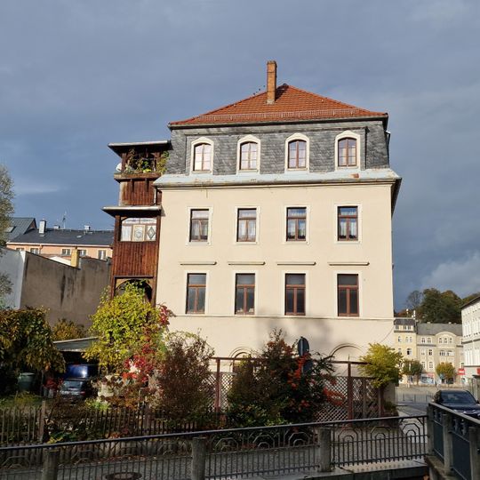 Wohnhaus in halboffener Bebauung Lange Straße 6