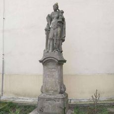 Socha svaté Barbory u kostela svatého Václava v Lovosicích