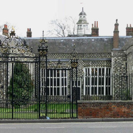 Garden Wall, Gatepiers And Gates To North Amd West Of Hall Place