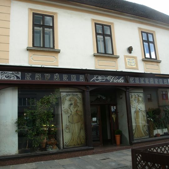 Pamětní deska Karla Strakatého na domě třída J. P. Koubka č. 87 v Blatné