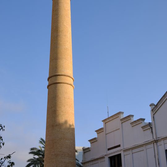 Chimenea de la Antigua Fábrica Térmica La Valenciana