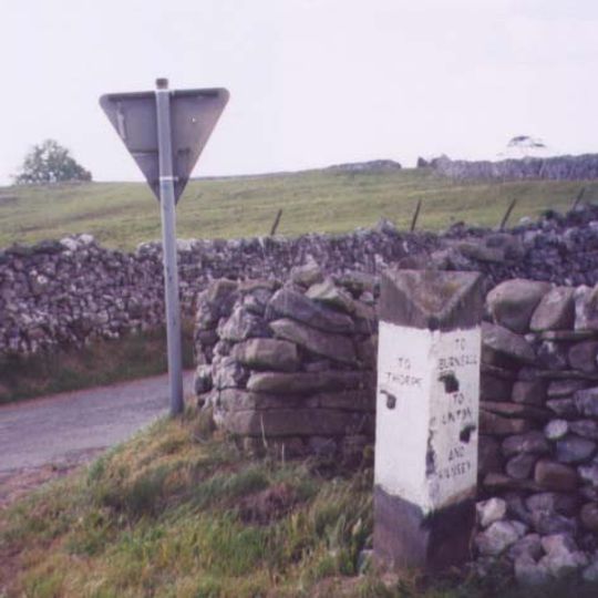 Guidestone, Kail Lane, by drystone wall
