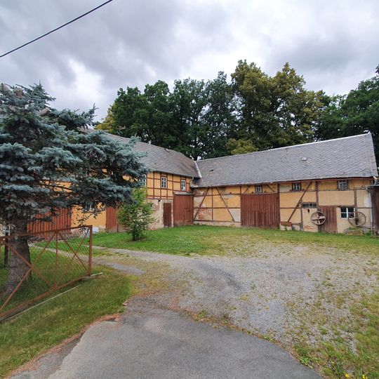 Auszugshaus und Scheune eines Bauernhofes Pirnaer Landstraße 26