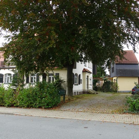 Villa mit Nebengebäude Rabensteiner Straße 3