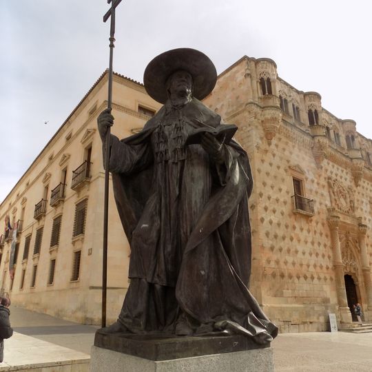 Statue of Pedro González de Mendoza, Guadalajara