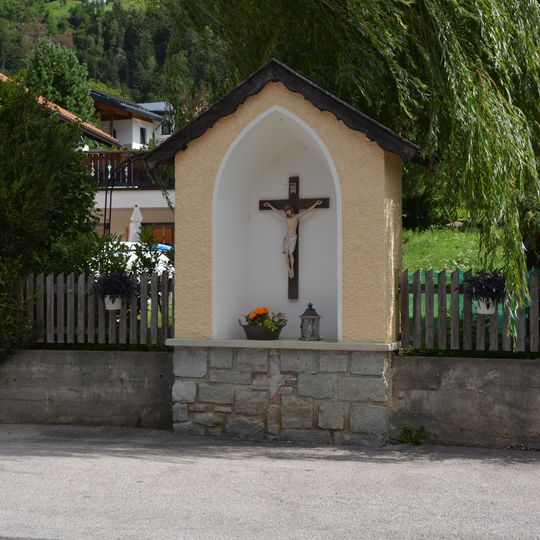 Nischenbildstock mit Kruzifix in Ainet