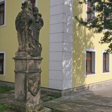 Sousoší svaté Barbory a Madony