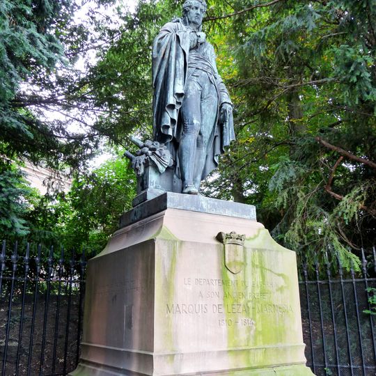 Statue d'Adrien de Lezay-Marnésia par Philippe Grass