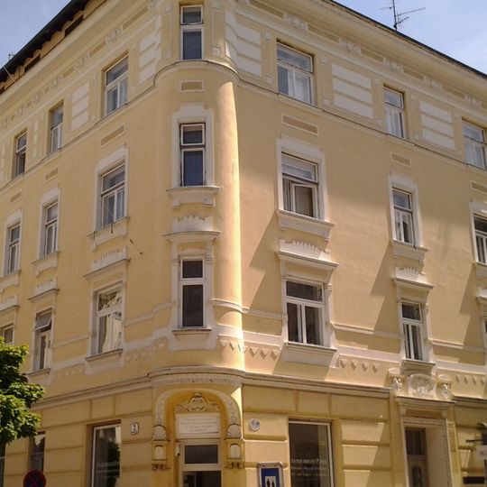 Wohn- und Geschäftshaus