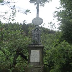 Kříž u silnice západně od Studnic