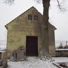 Márnice na hřbitově v Panské Lhotě