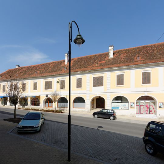 Wohn- und Geschäftshaus