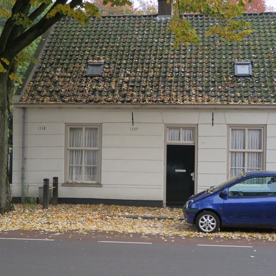 Wevershuisje bestaande uit begane-grond met pannen zadeldak