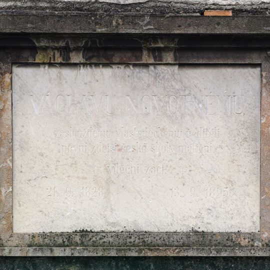 Pamětní deska Václavu Novotnému