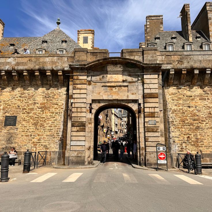 Dinan Gate