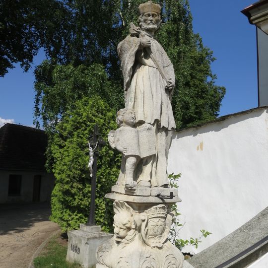 Socha sv. Jana Nepomuckého u kostela sv. Martina v Budkově