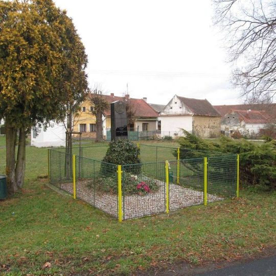 Pomník padlým v Přetíně