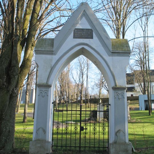 Torbogen des ehem. Friedhofes