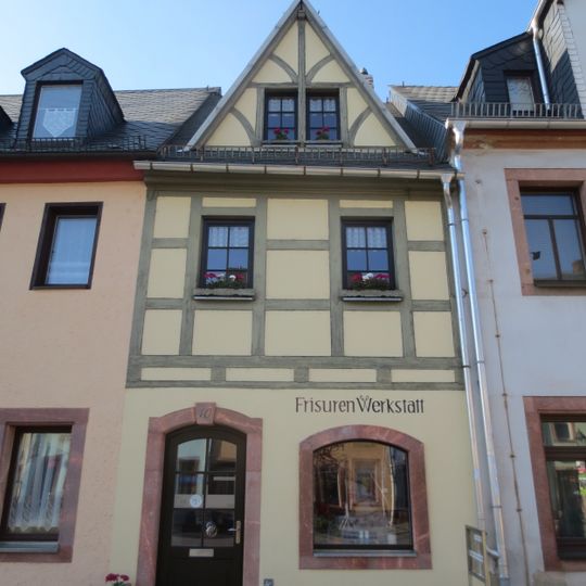 Wohnhaus in geschlossener Bebauung Hauptstraße 10