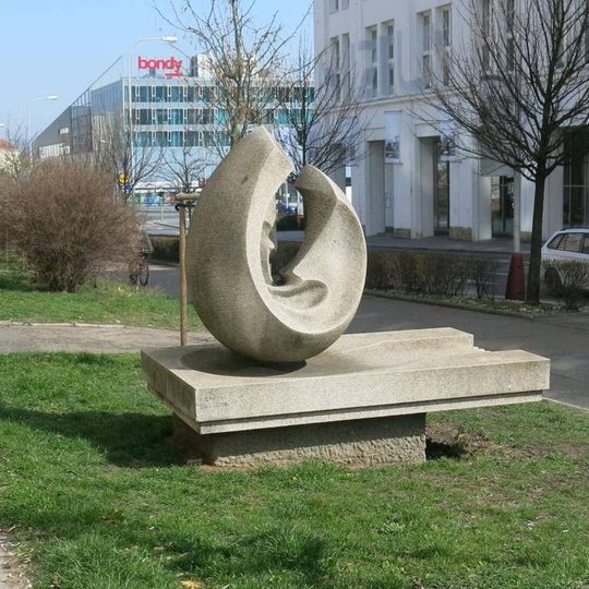 Kamenná plastika na tř. Václava Klementa
