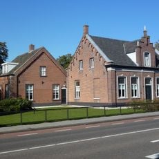 Fabrikantenwoning met dienstwoningen
