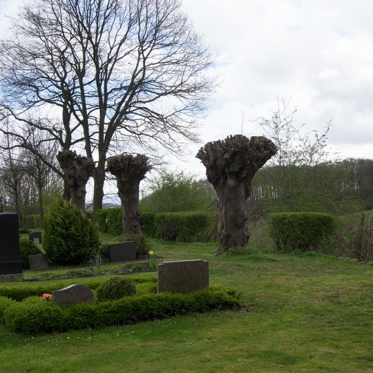 Missunder Fährstraße, Kirchof