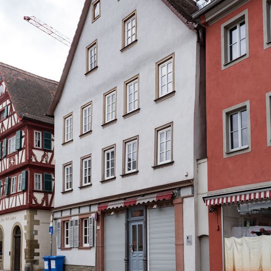 Wohn- und Geschäftshaus