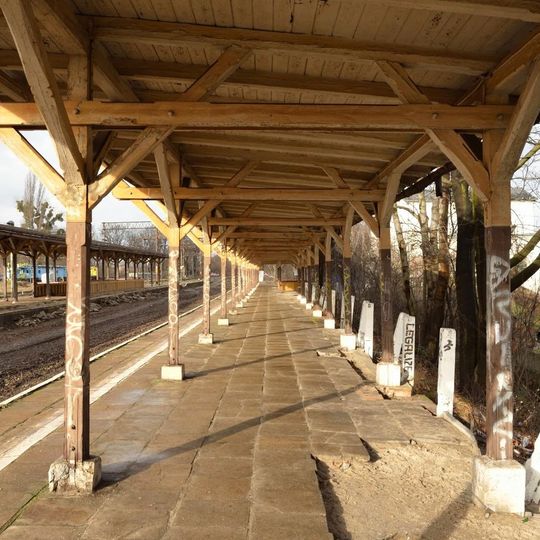 Wiata peronowa II na peronie 1