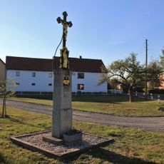 Granitsockel eines Betkreuzes vor Radlubinstraße 3 (Abzweigung nach Laske)
