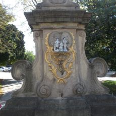 Madona Assumpta-Nanebovzatá, podstavec