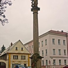 Sloup se sochou Panny Marie