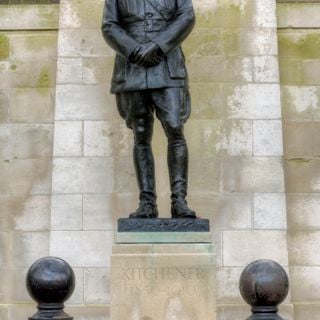 Statue of the Earl Kitchener
