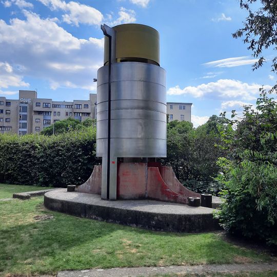 Skulptur zum Durchschreiten