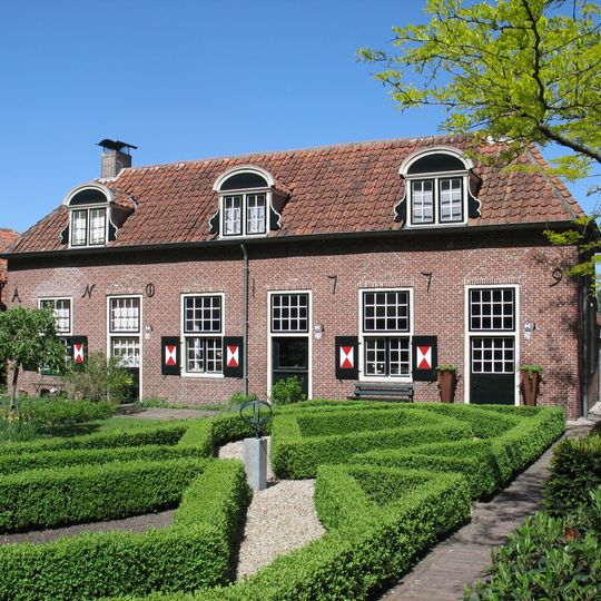 Behorende tot serie van 5 blokken van dienstwoningen