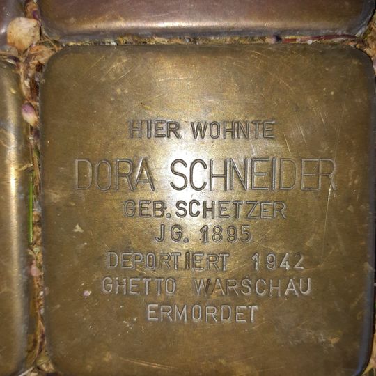 Stolperstein en memoria de Dora Schneider